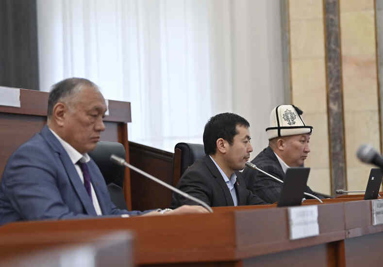 В Кыргызстане принят законопроект об ужесточении наказания за захват сельхозземель
